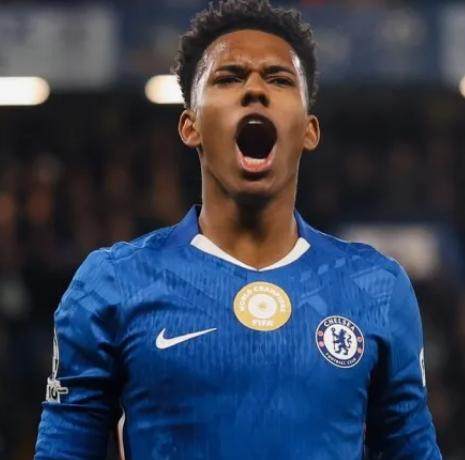 开云-埃斯特旺：适应很顺利 第一次见雪 每周两次英语课